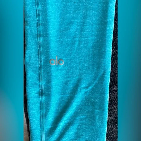 ALO HIGH-WAIST ALOSOFT LOUNGE LEGGING. EUC medium - Picture 7 of 11